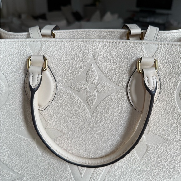 FLAWLESS Louis Vuitton On the Go GM Cream Empreinte Leather - Picture 8 of 15